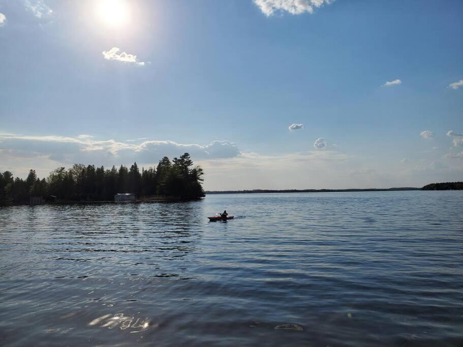 Fenelon Falls Fun Place With A Sandy Beach For Swimming, Boating, And Fishing, Featuring 3 Available Cabins מראה חיצוני תמונה
