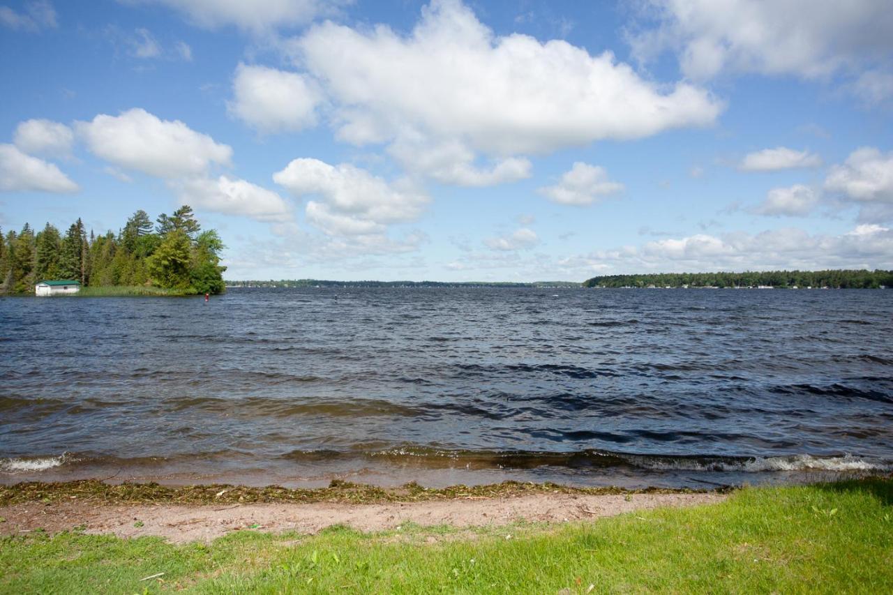 Fenelon Falls Fun Place With A Sandy Beach For Swimming, Boating, And Fishing, Featuring 3 Available Cabins מראה חיצוני תמונה