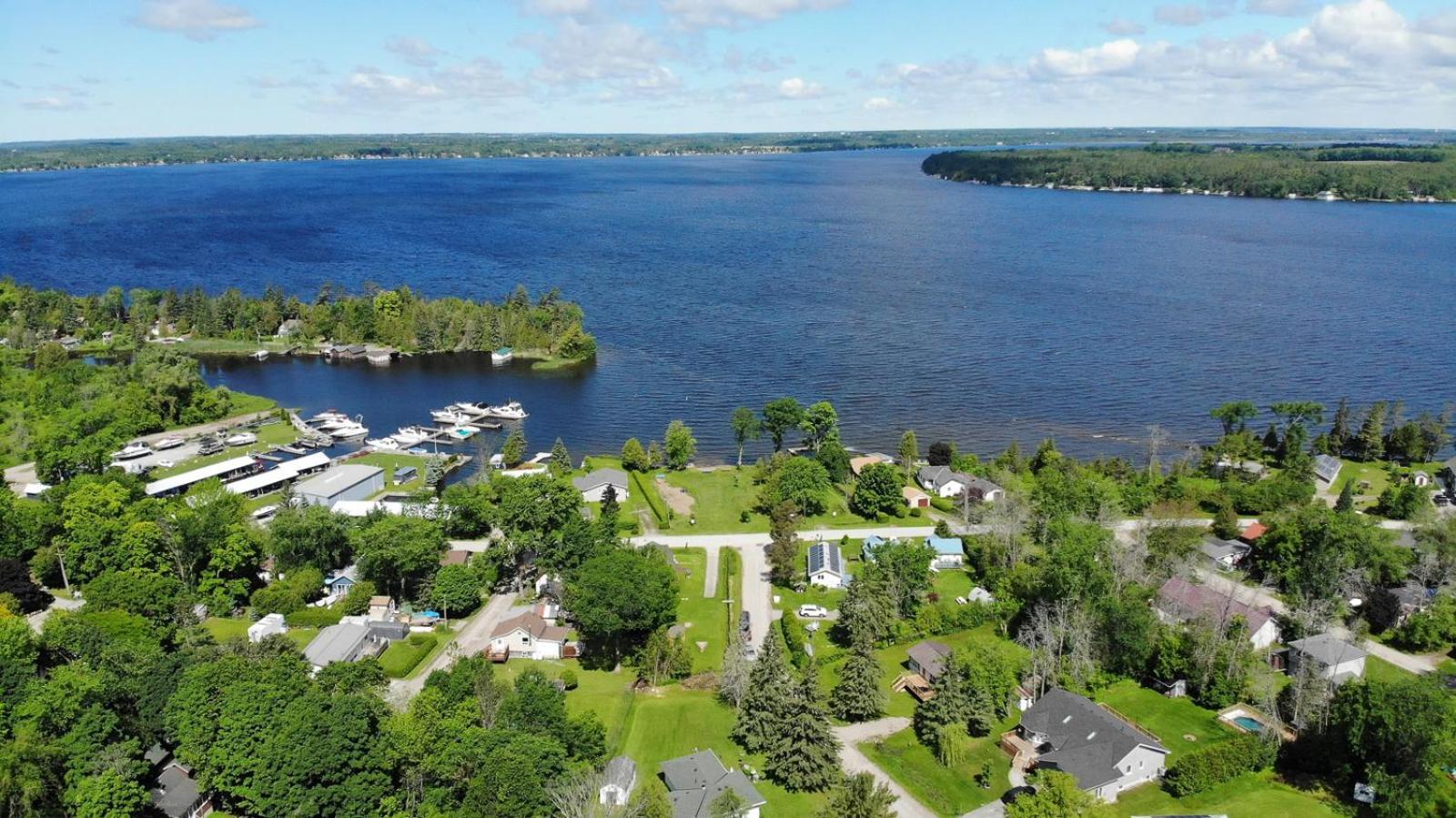 Fenelon Falls Fun Place With A Sandy Beach For Swimming, Boating, And Fishing, Featuring 3 Available Cabins מראה חיצוני תמונה
