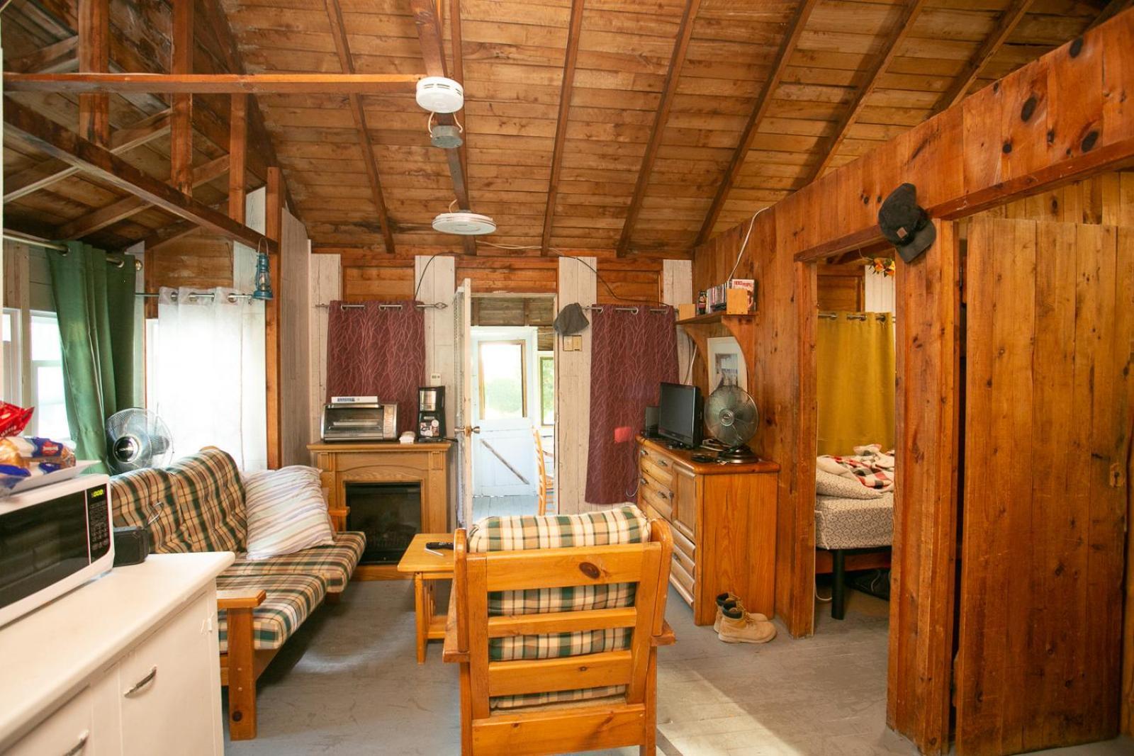 Fenelon Falls Fun Place With A Sandy Beach For Swimming, Boating, And Fishing, Featuring 3 Available Cabins מראה חיצוני תמונה