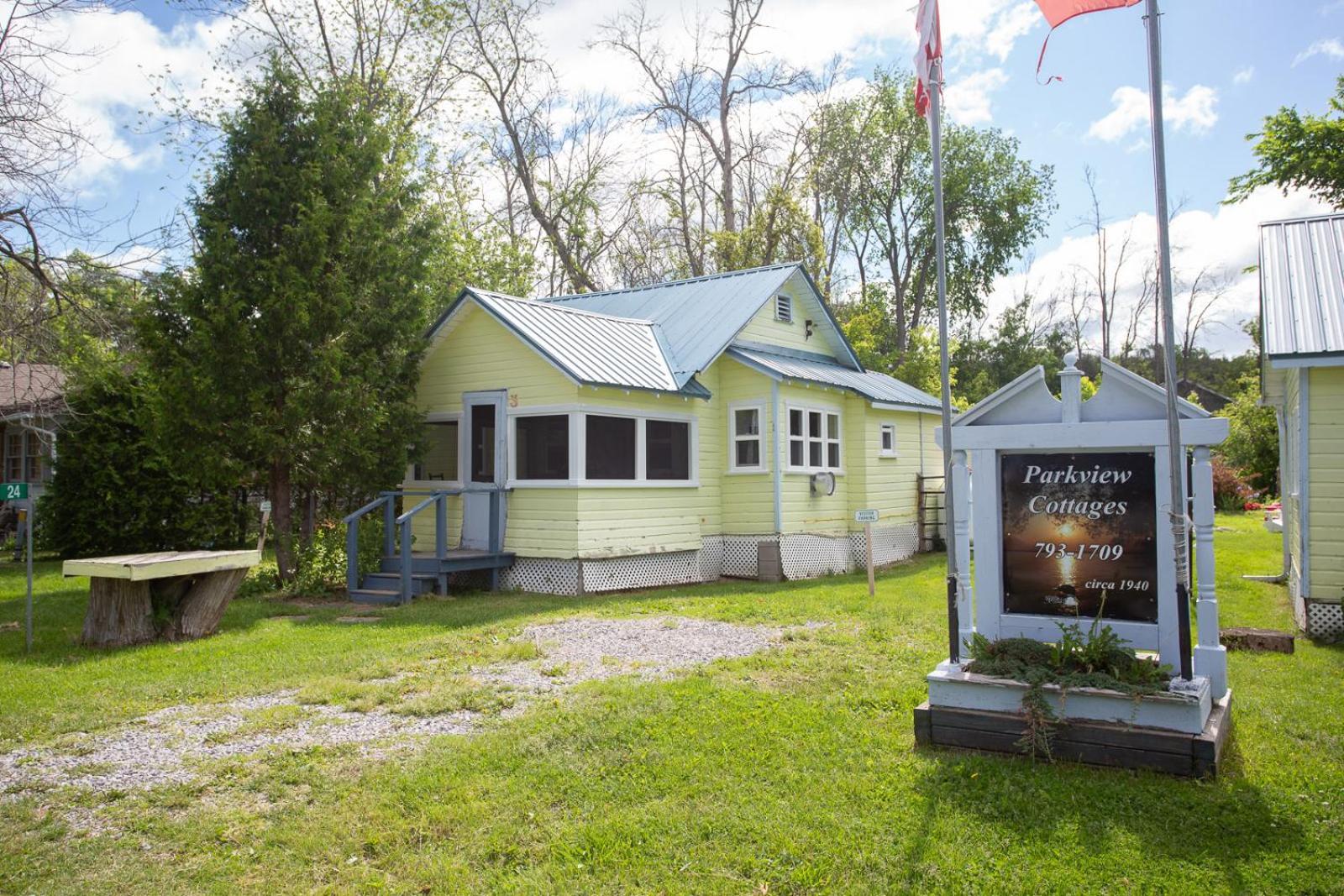 Fenelon Falls Fun Place With A Sandy Beach For Swimming, Boating, And Fishing, Featuring 3 Available Cabins מראה חיצוני תמונה