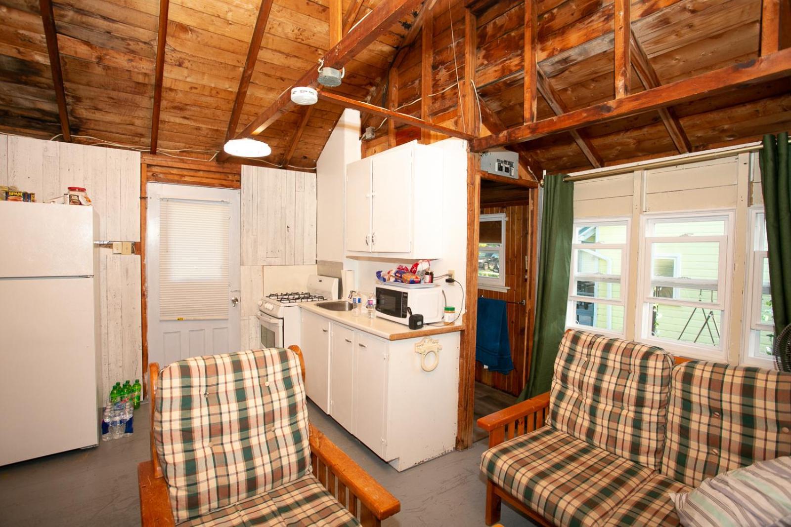 Fenelon Falls Fun Place With A Sandy Beach For Swimming, Boating, And Fishing, Featuring 3 Available Cabins מראה חיצוני תמונה