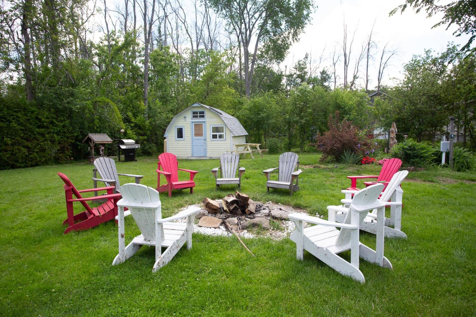 Fenelon Falls Fun Place With A Sandy Beach For Swimming, Boating, And Fishing, Featuring 3 Available Cabins מראה חיצוני תמונה